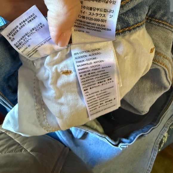 Levi’s High Rise Wide Leg Ripped Jeans - Picture 7 of 7